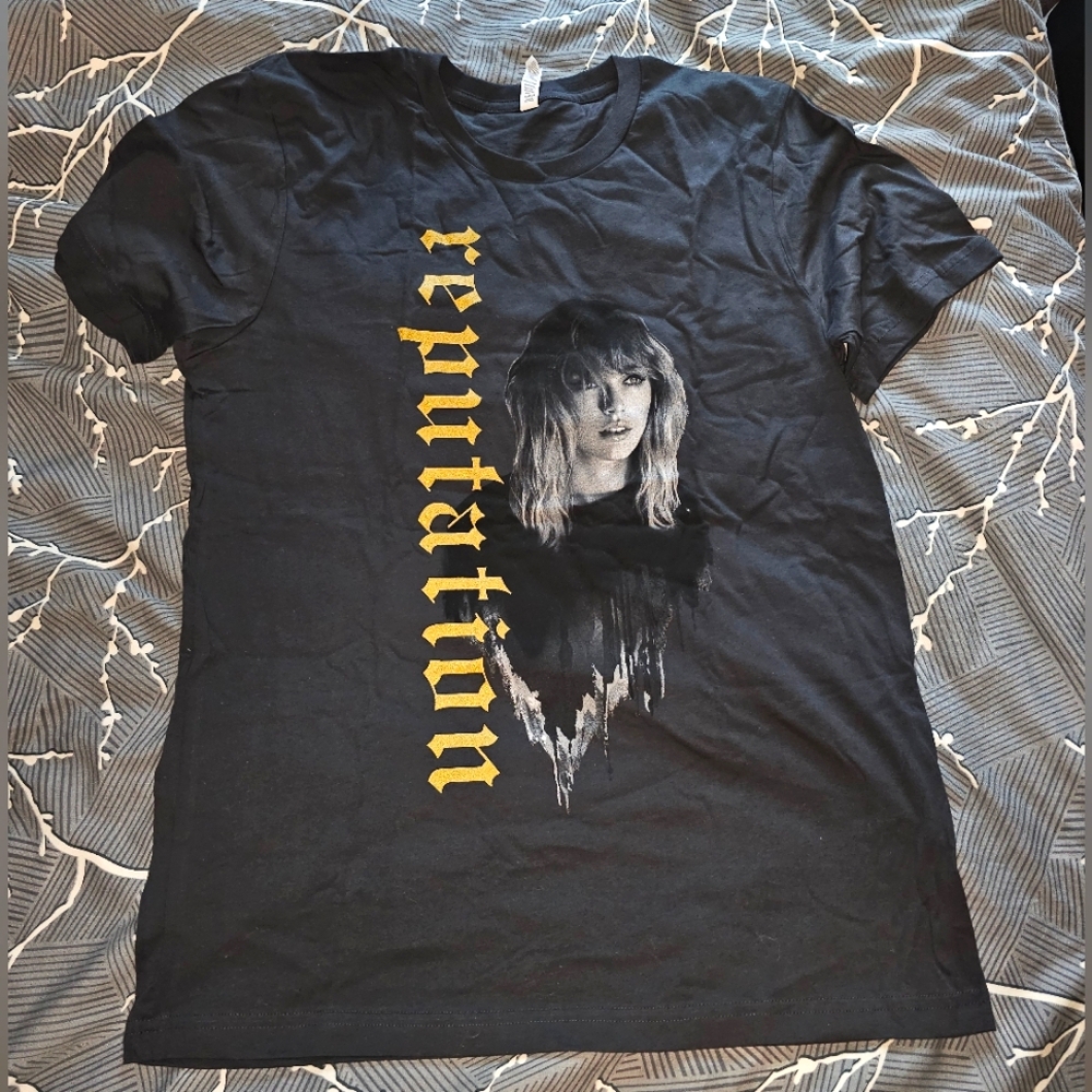 Taylor Swift Reputation Tour T-shirt Size L